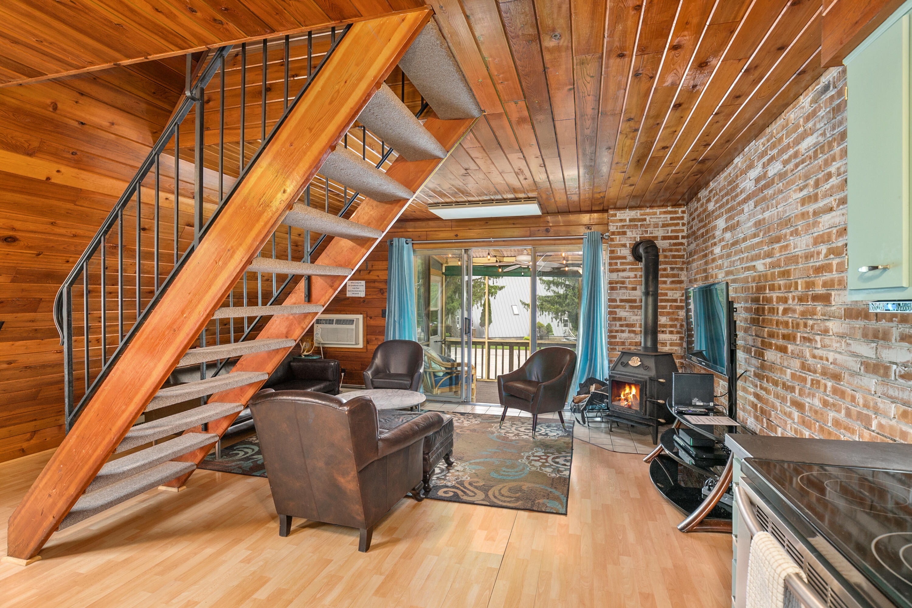 5340 Notre Dame Avenue, 101