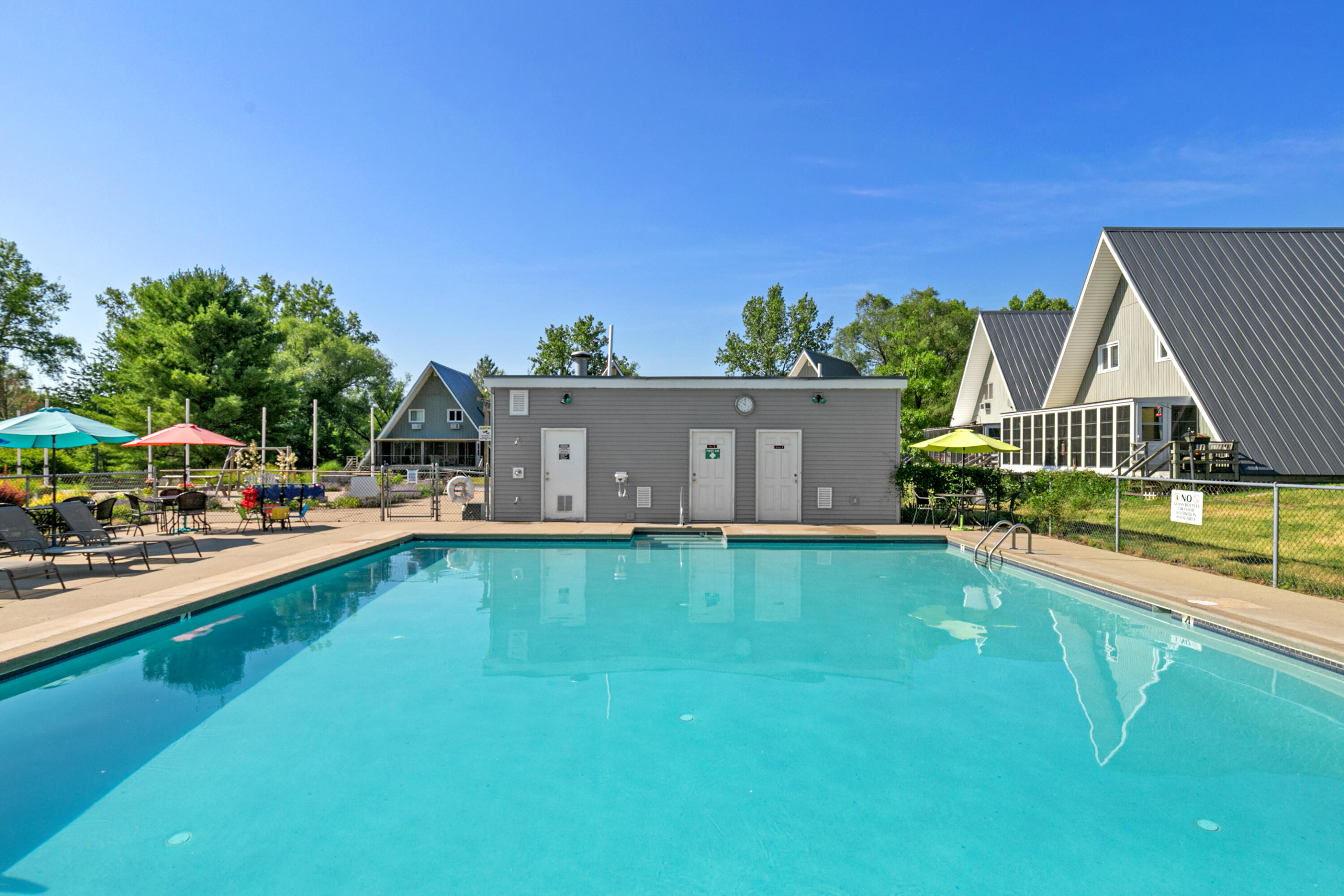 5340 Notre Dame Avenue, 101