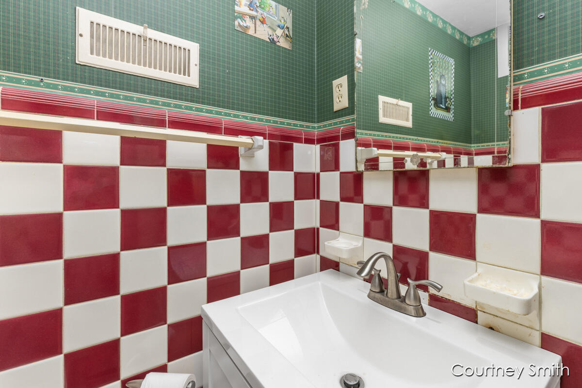 1103 W Southern Avenue