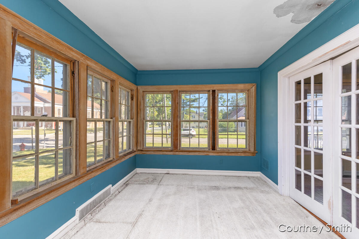 1103 W Southern Avenue