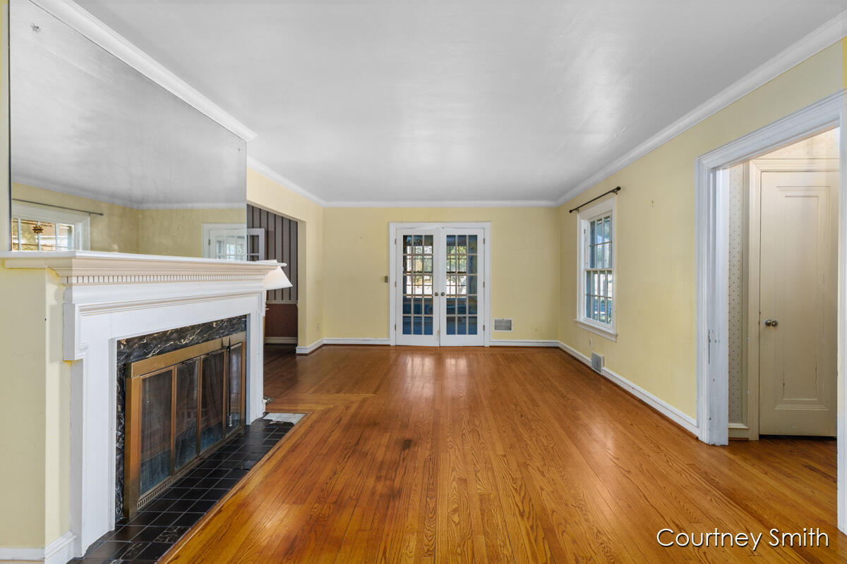 1103 W Southern Avenue