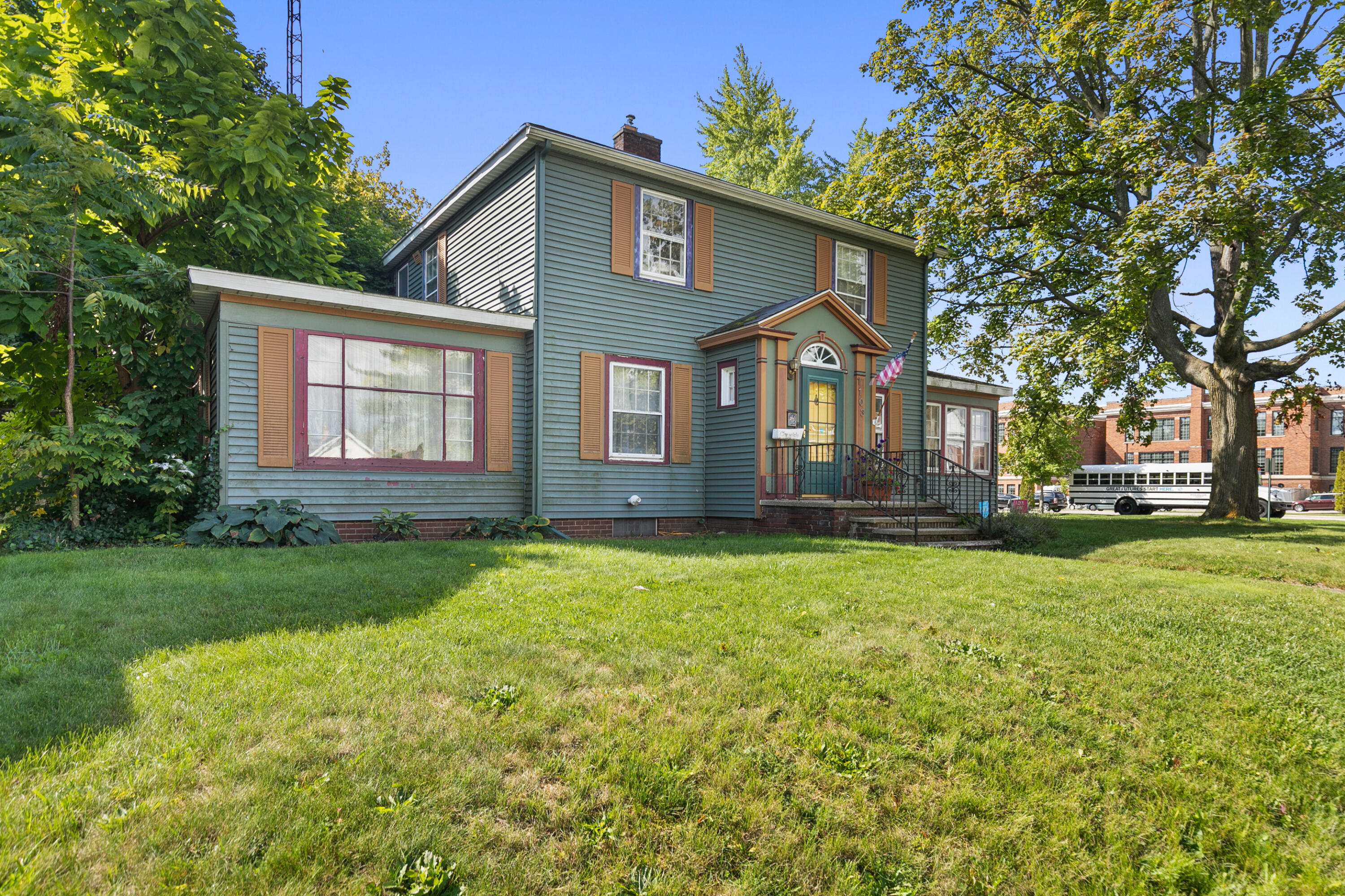 1103 W Southern Avenue