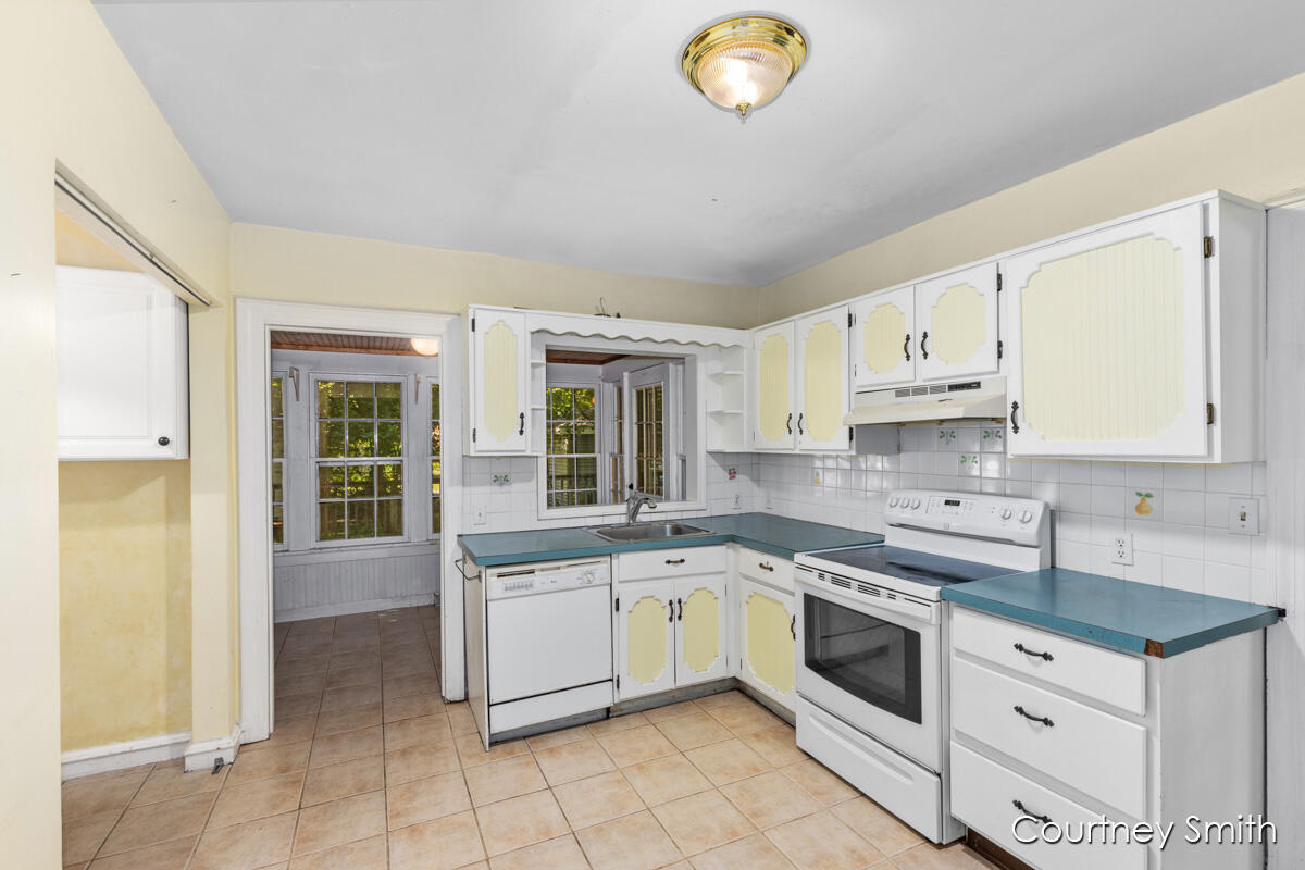 1103 W Southern Avenue