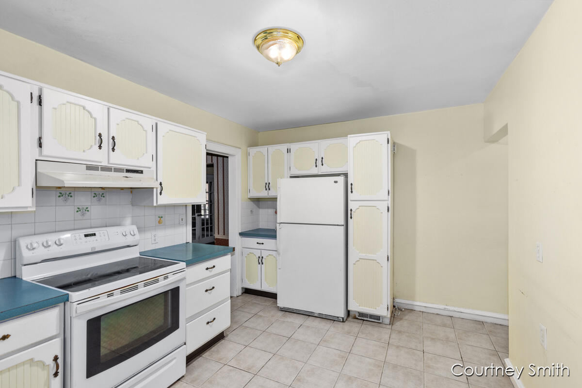 1103 W Southern Avenue