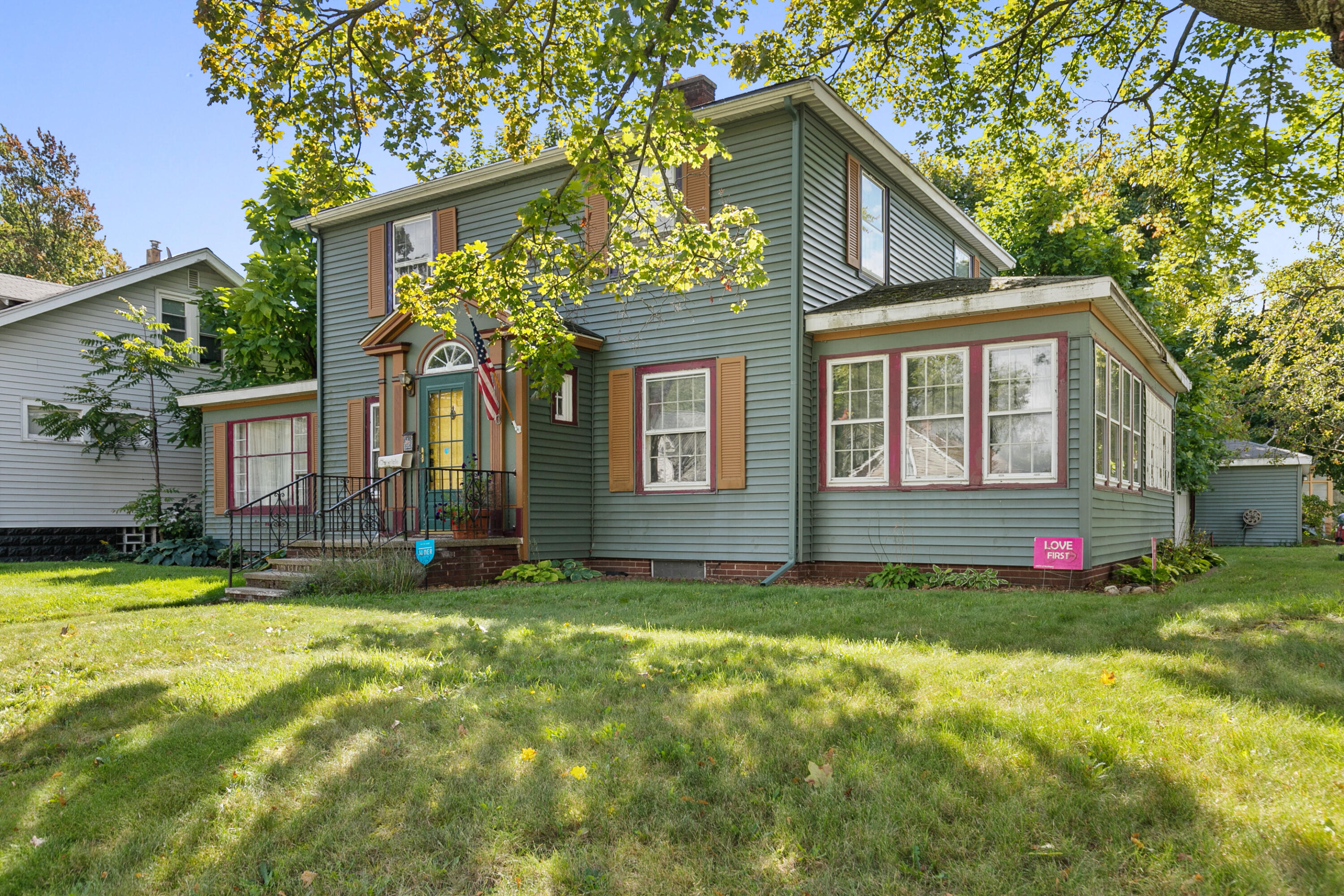 1103 W Southern Avenue