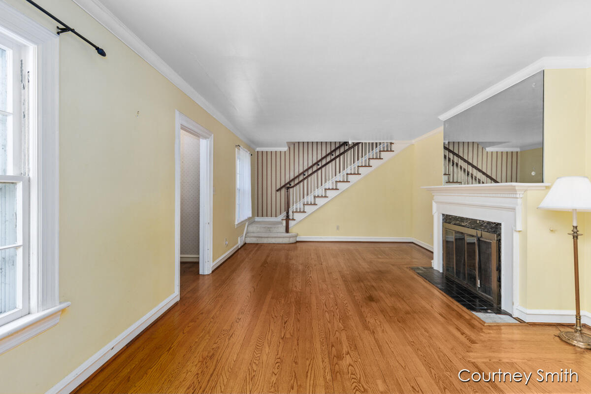 1103 W Southern Avenue