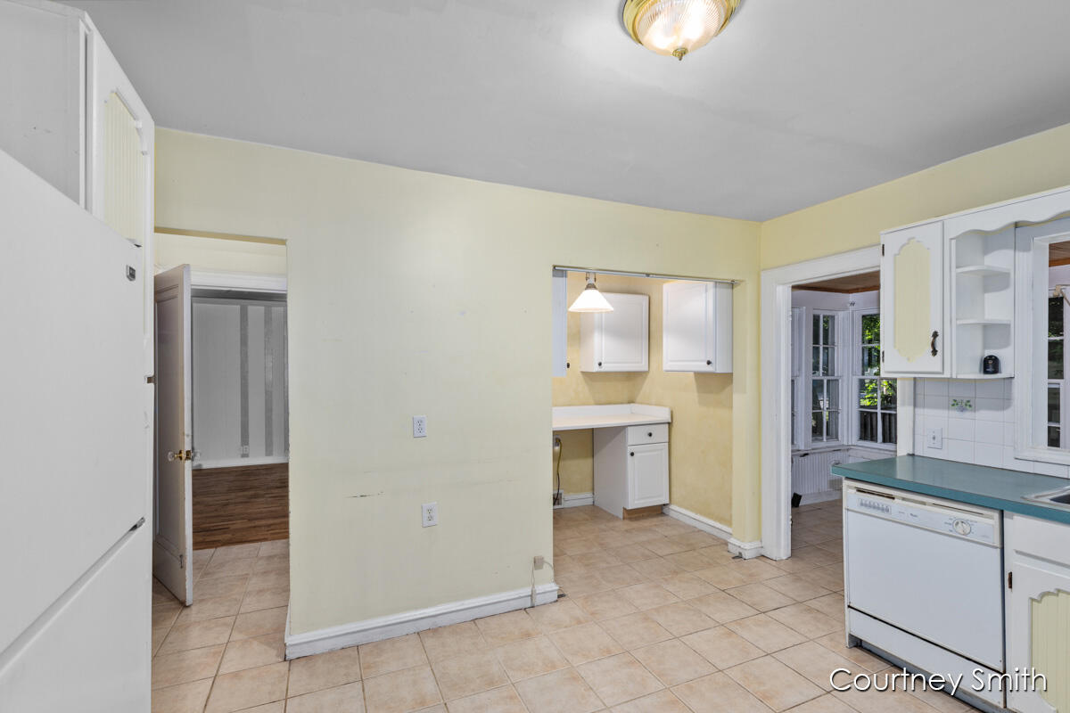 1103 W Southern Avenue