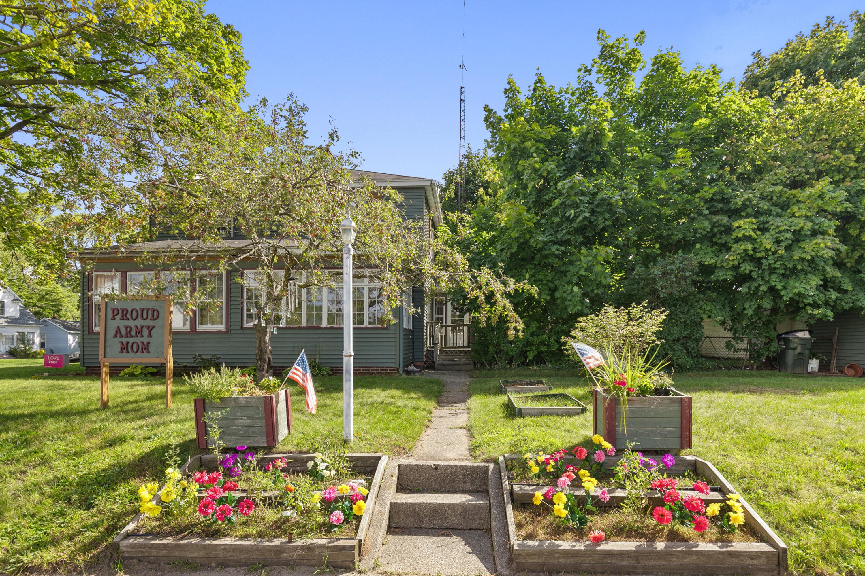 1103 W Southern Avenue