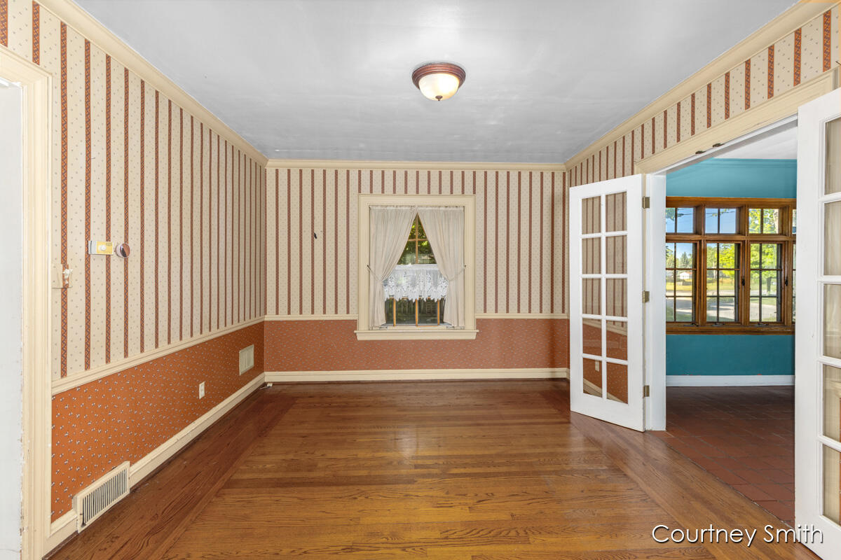 1103 W Southern Avenue