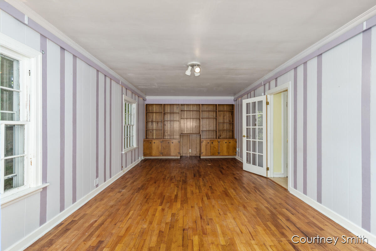 1103 W Southern Avenue