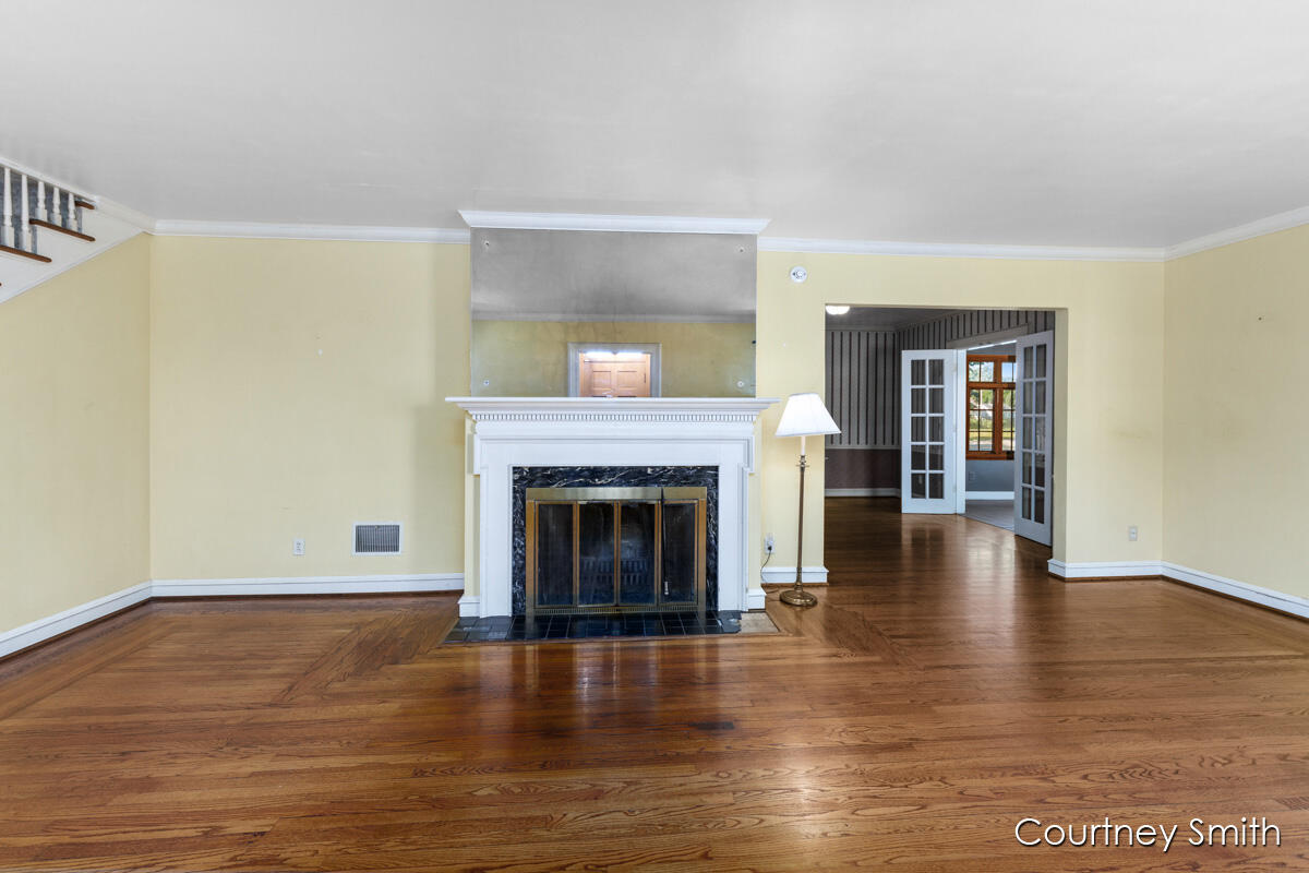 1103 W Southern Avenue