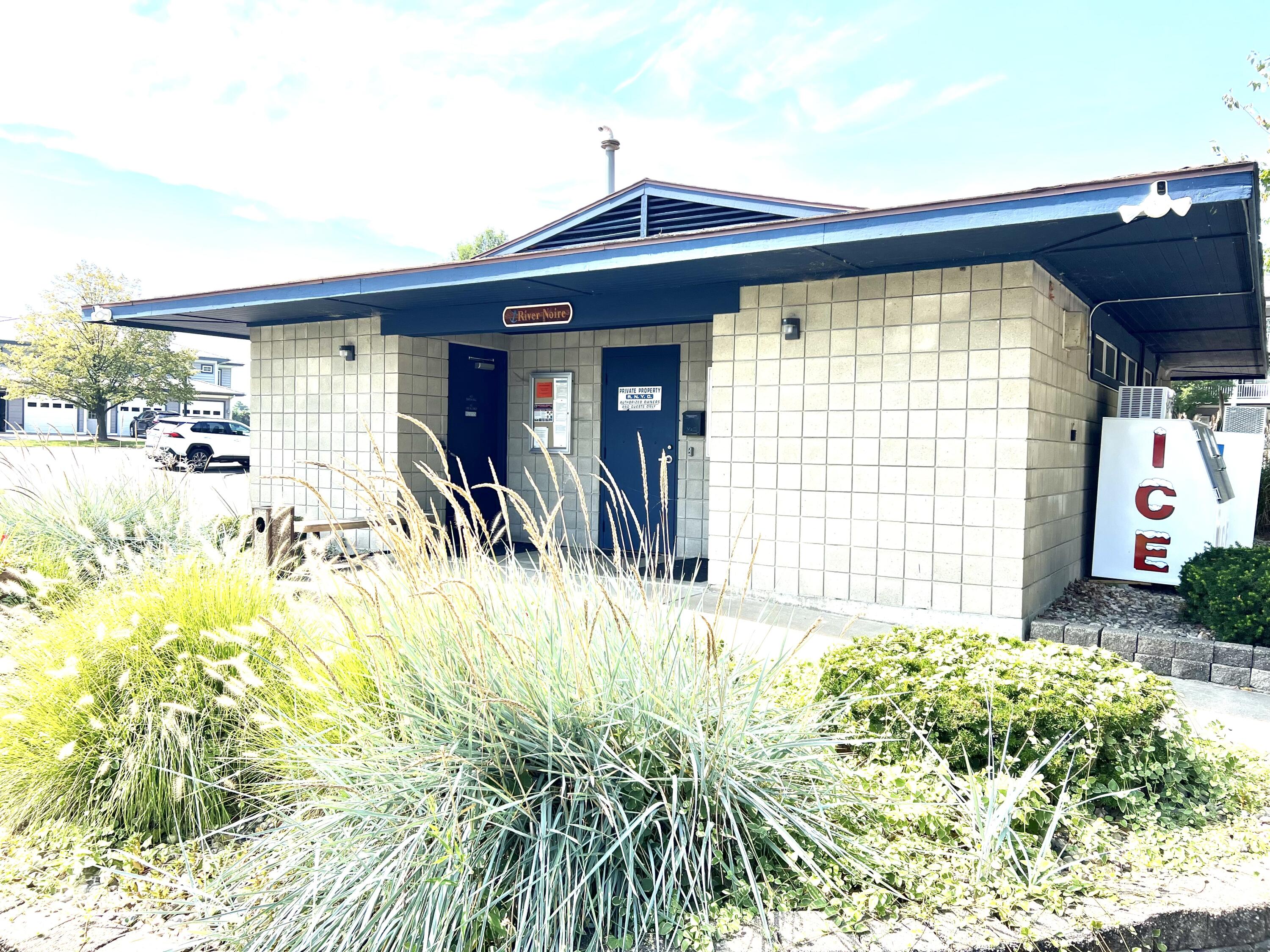 300 Oak Street Street, 101