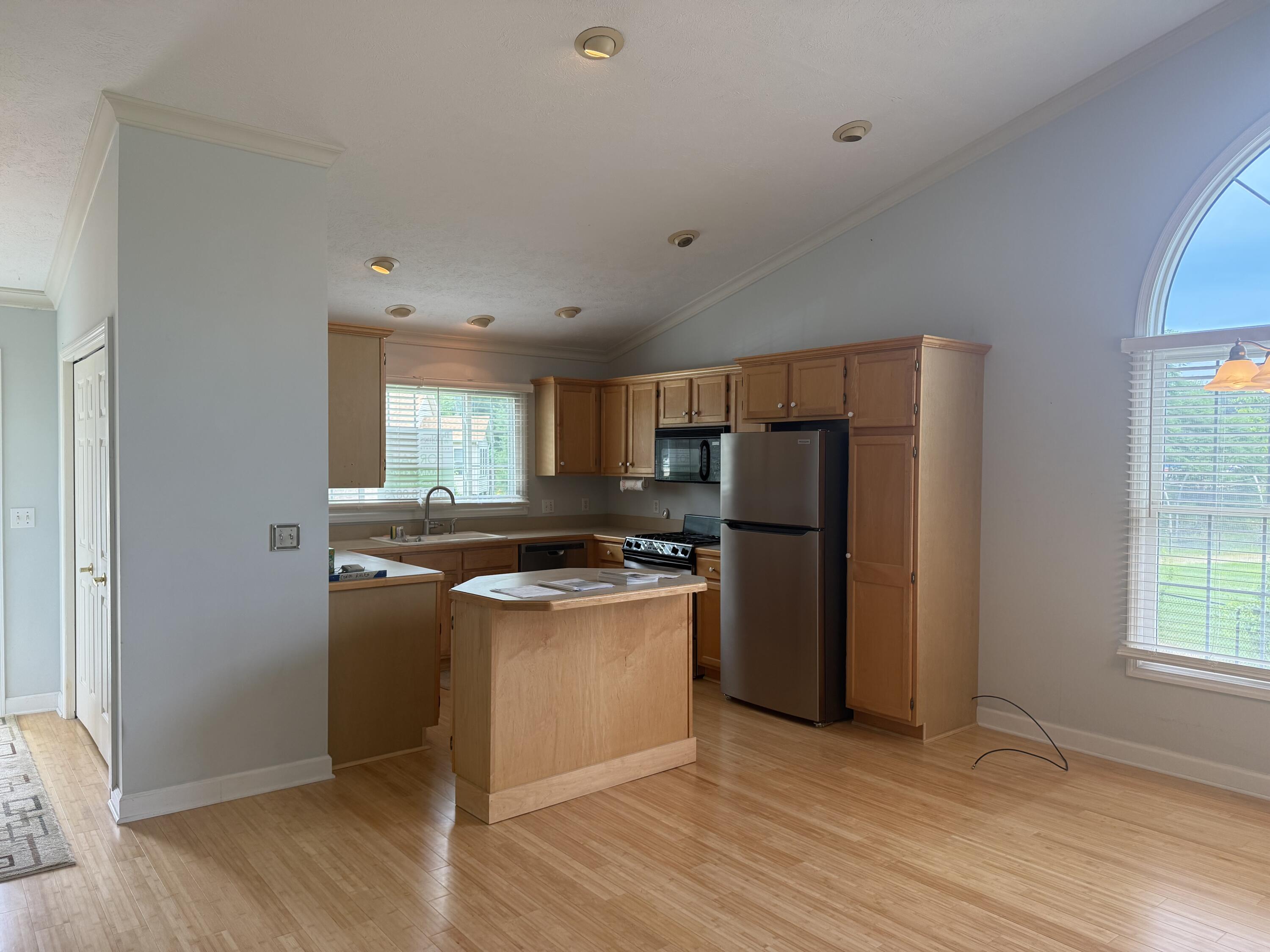 433 Amity Street, 3