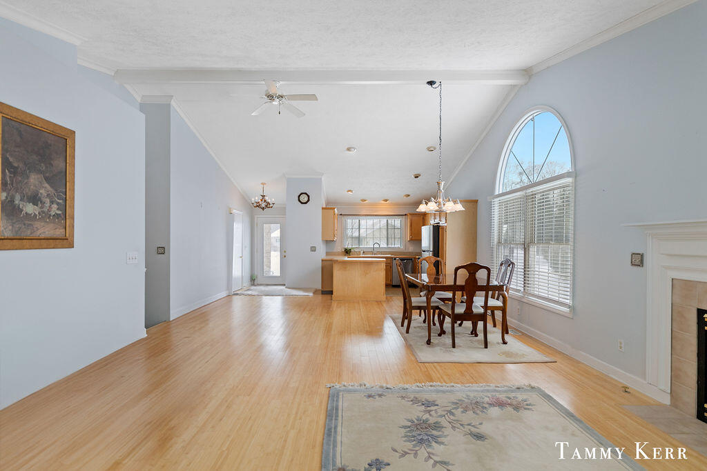 433 Amity Street, 3