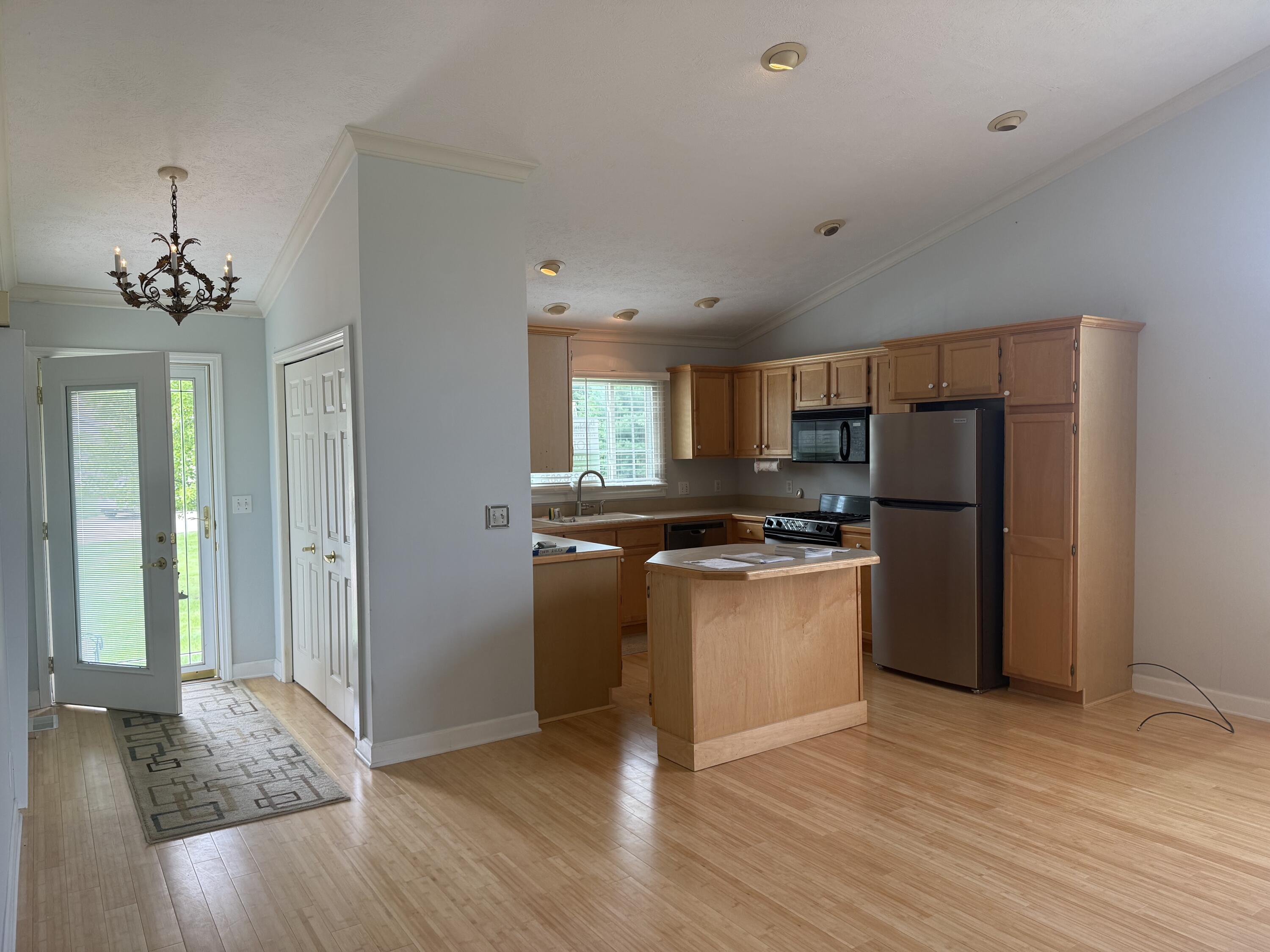 433 Amity Street, 3