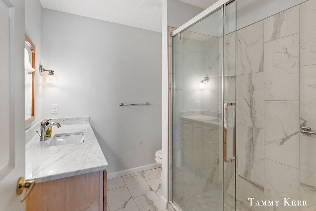 433 Amity Street, 3