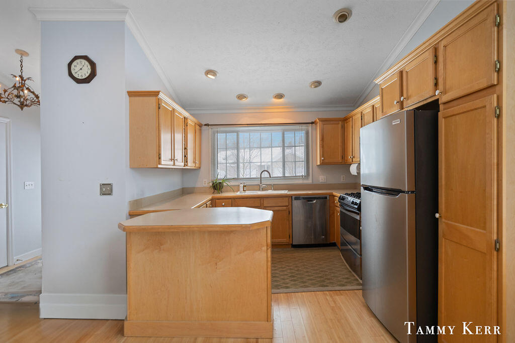 433 Amity Street, 3