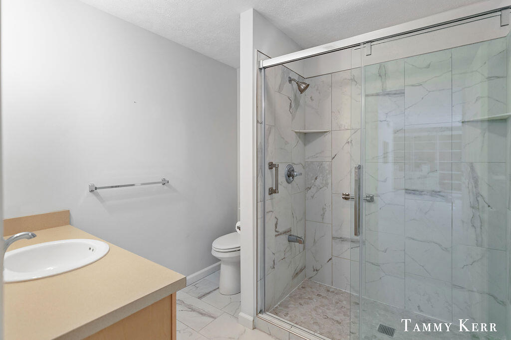 433 Amity Street, 3