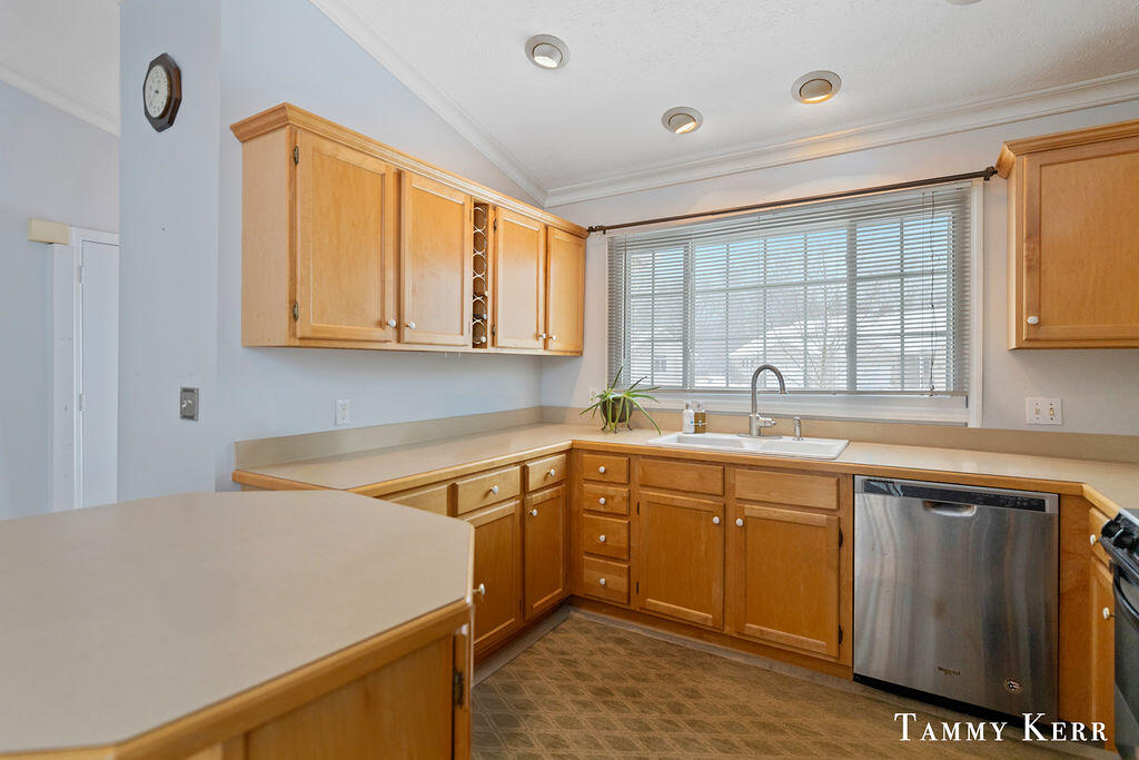433 Amity Street, 3