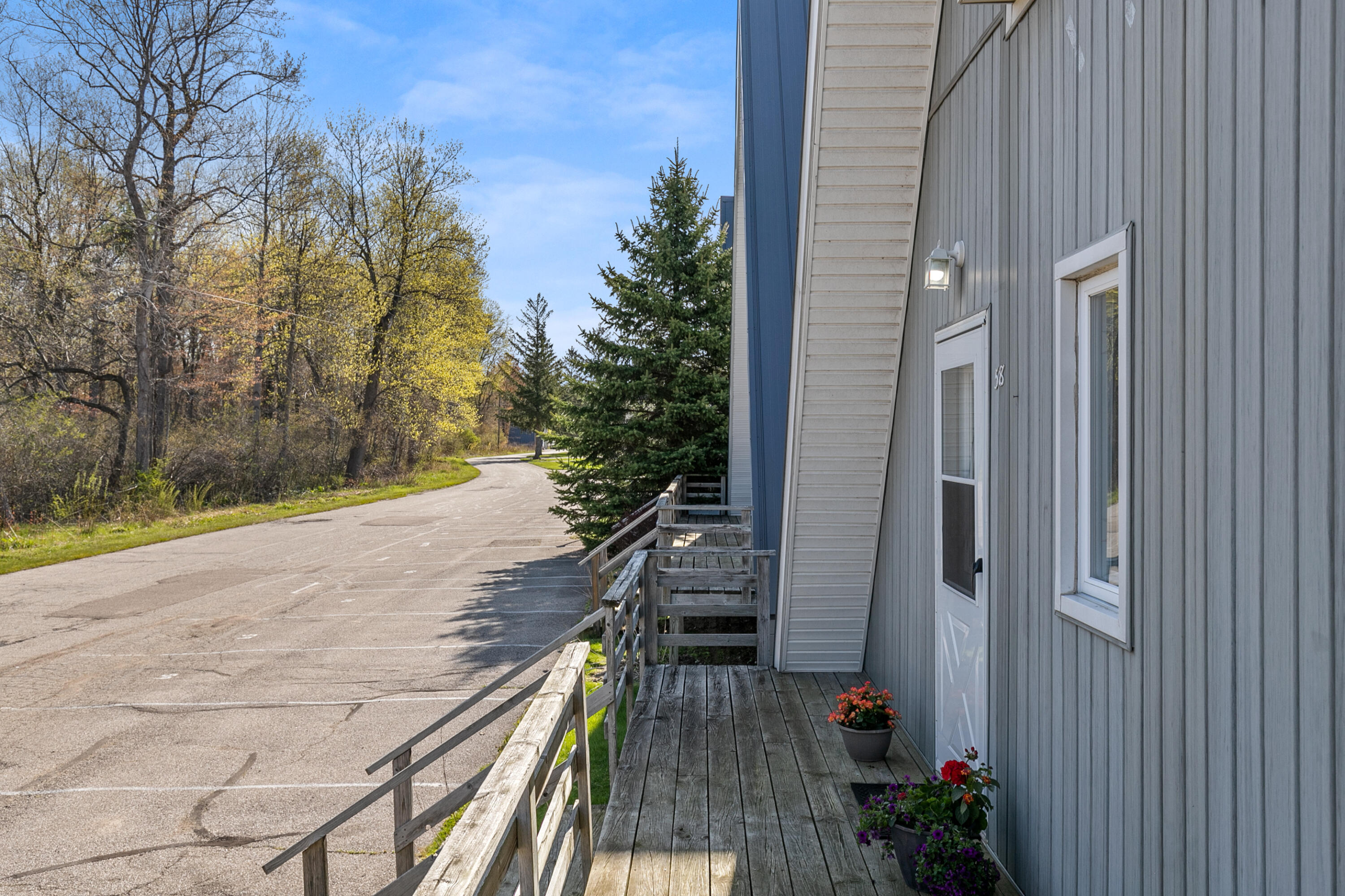 5340 Notre Dame Avenue, 58