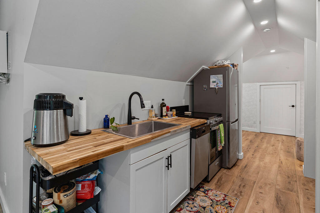 582 Campbell Road