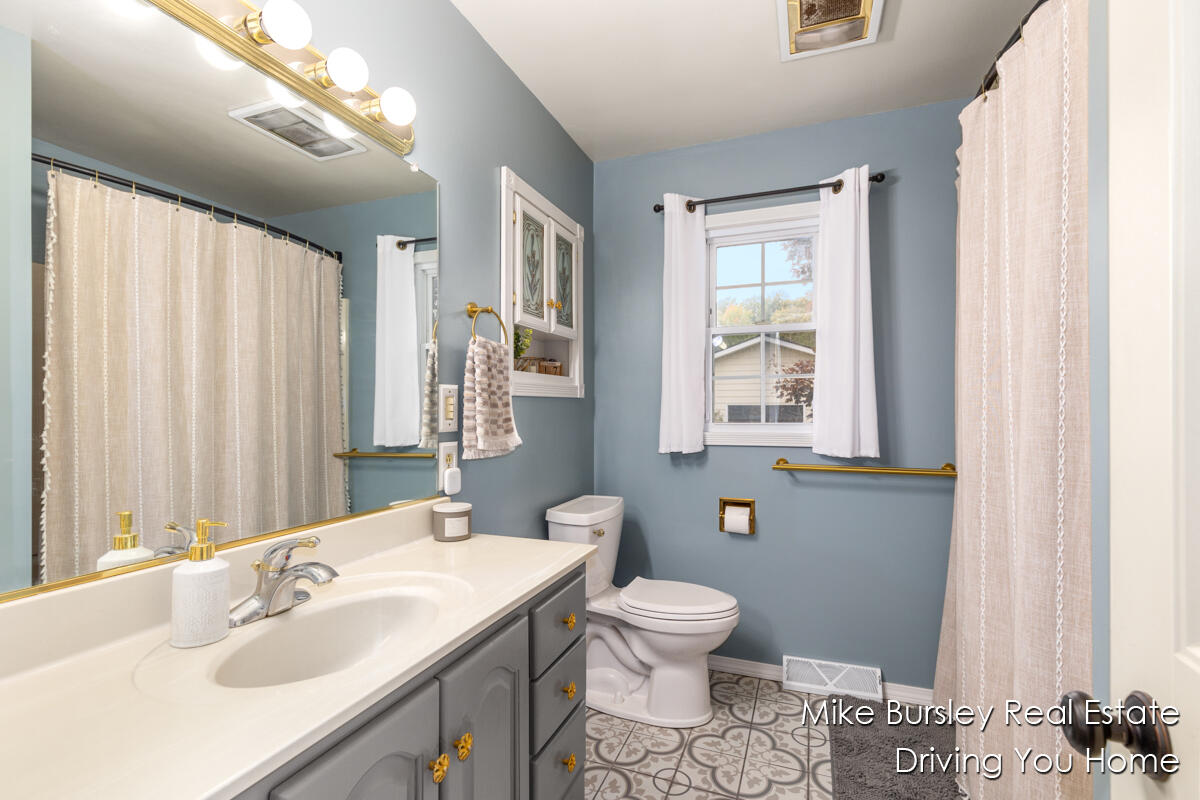 4776 Crestwood Avenue