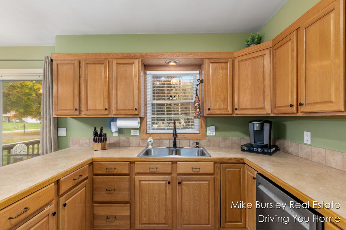 4776 Crestwood Avenue