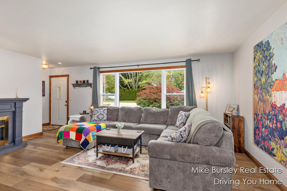 4776 Crestwood Avenue