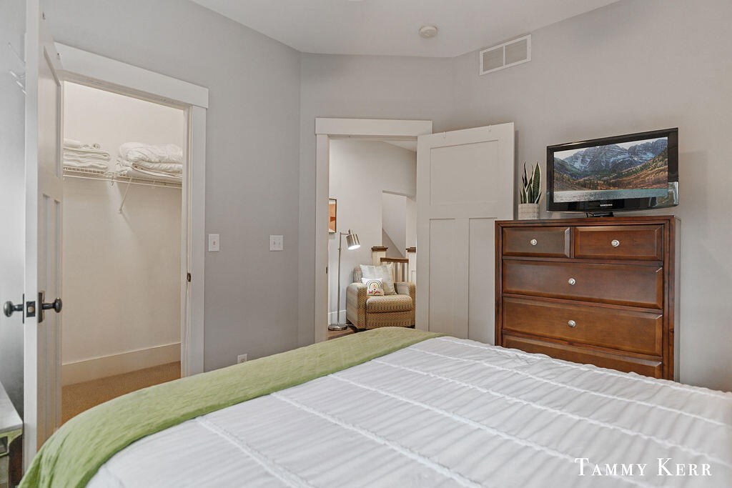 1021 Holland Street, Saugatuck