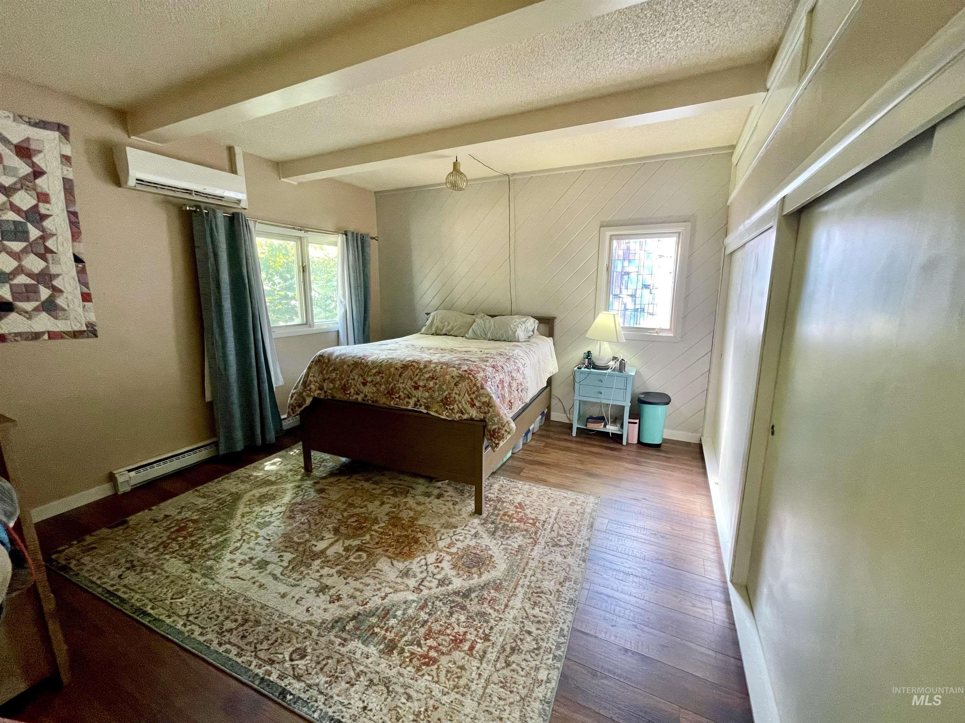 608 Villard Ave