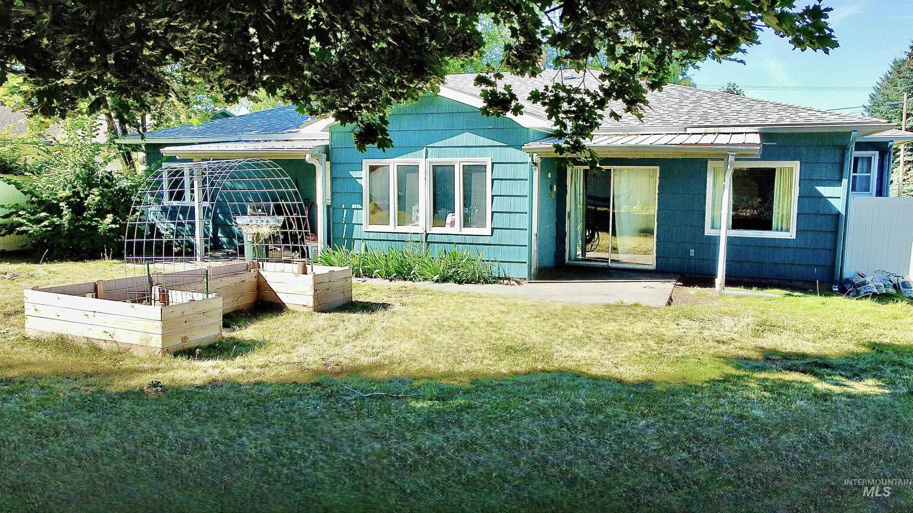 608 Villard Ave