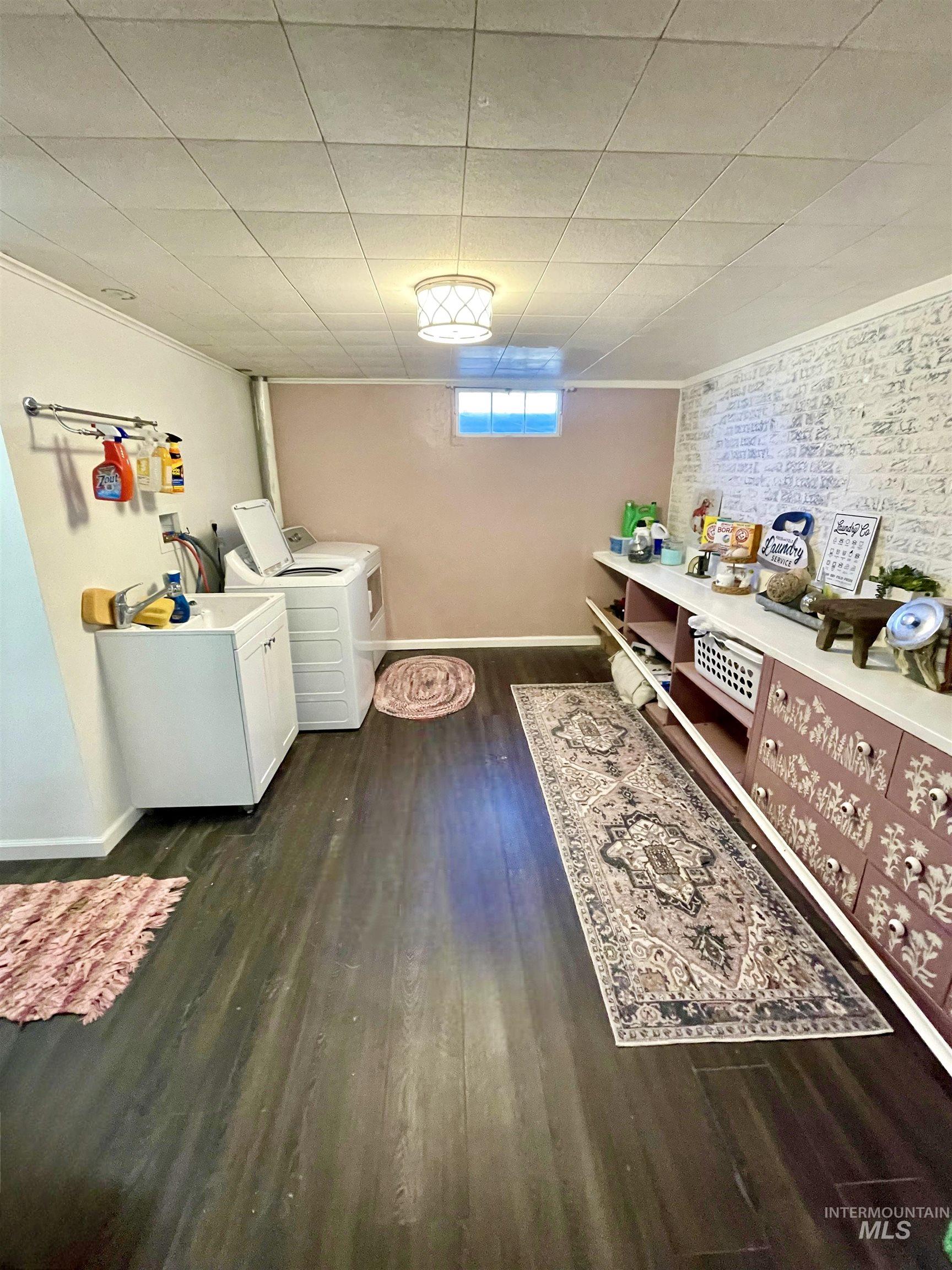 608 Villard Ave