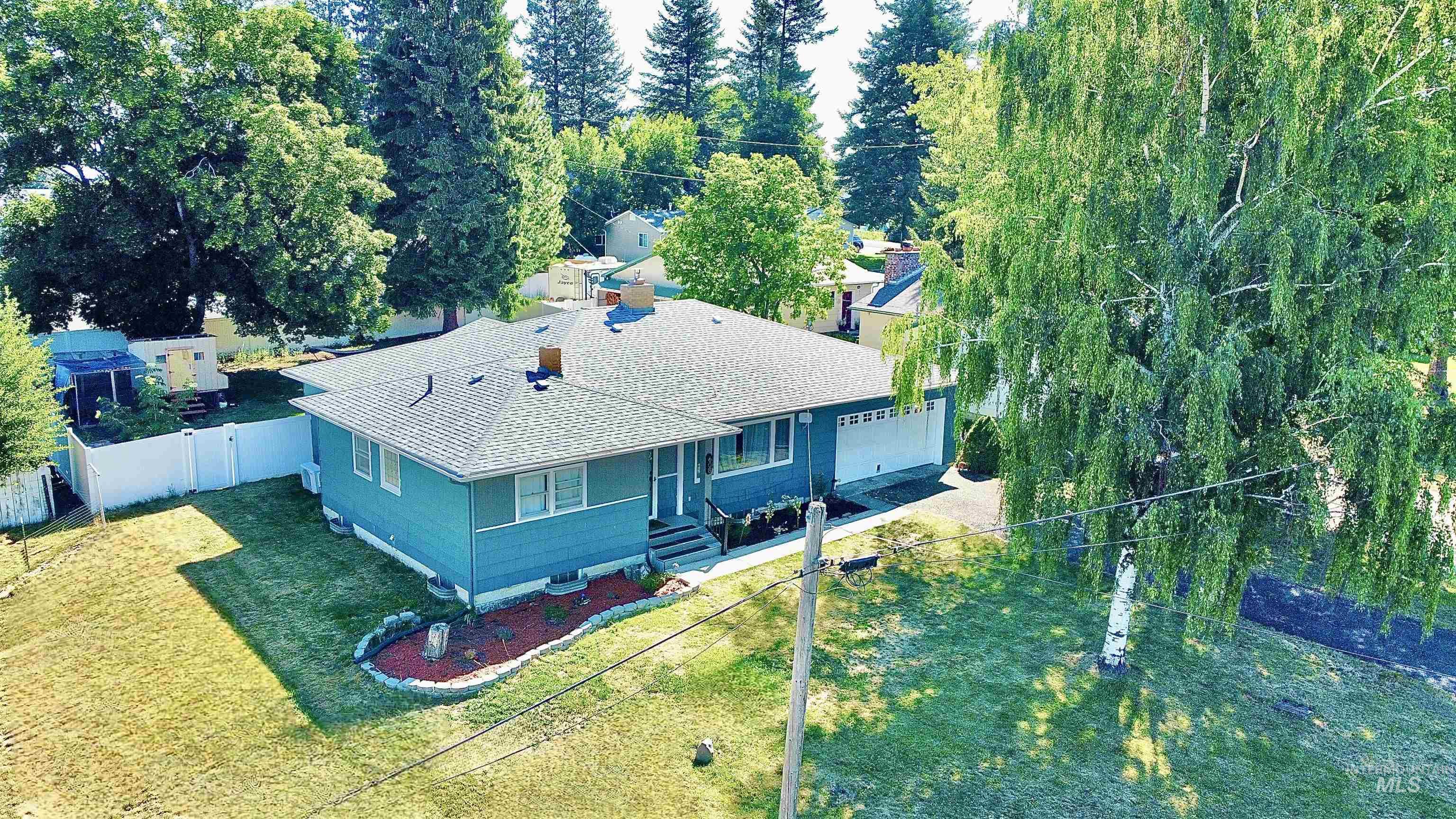 608 Villard Ave