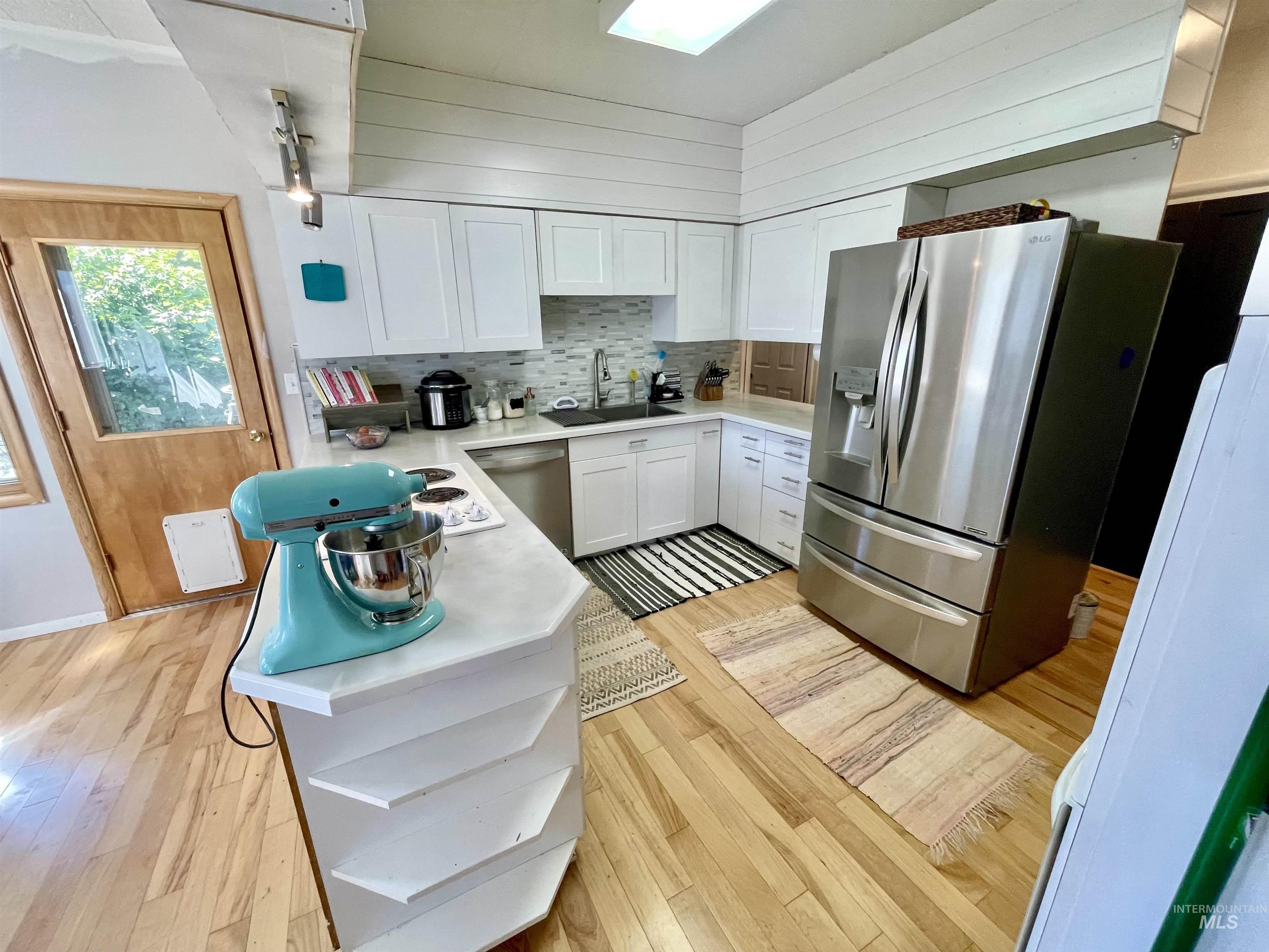 608 Villard Ave