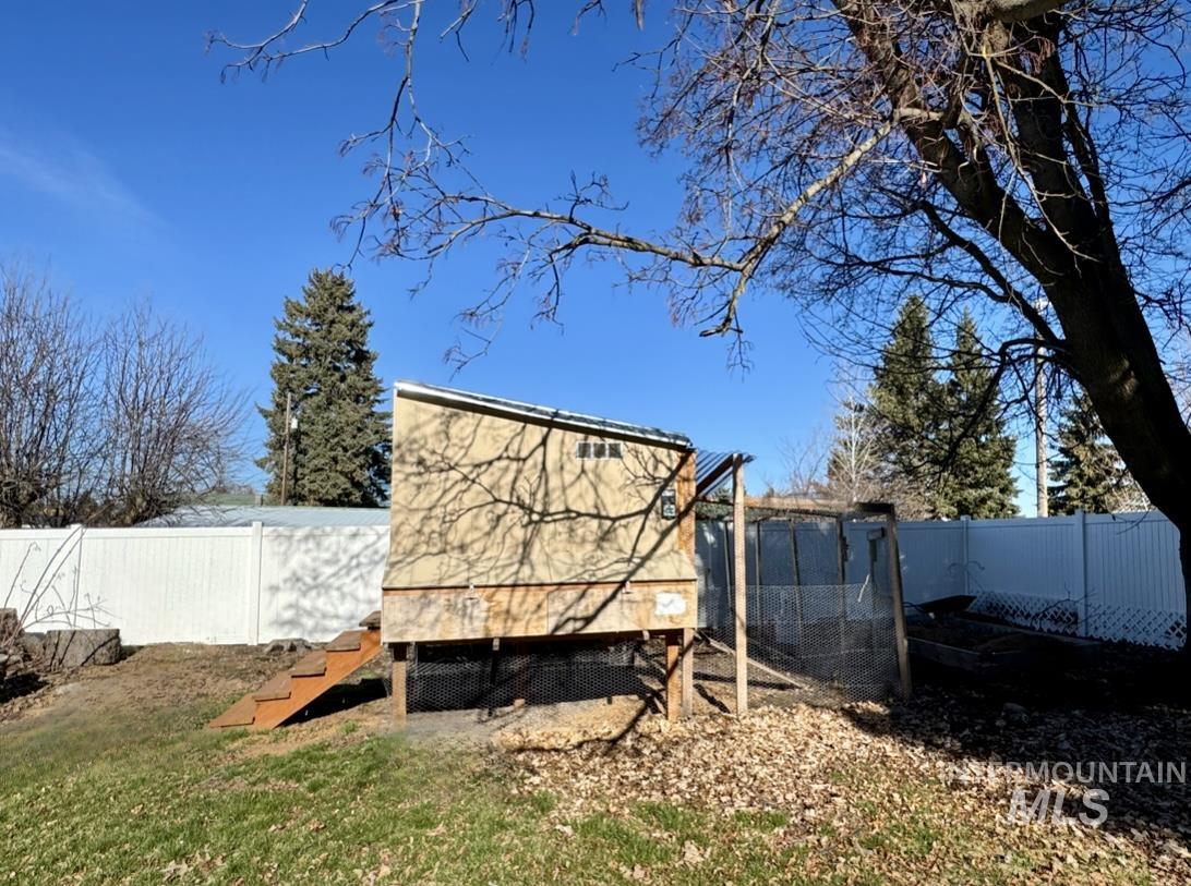 608 Villard Ave