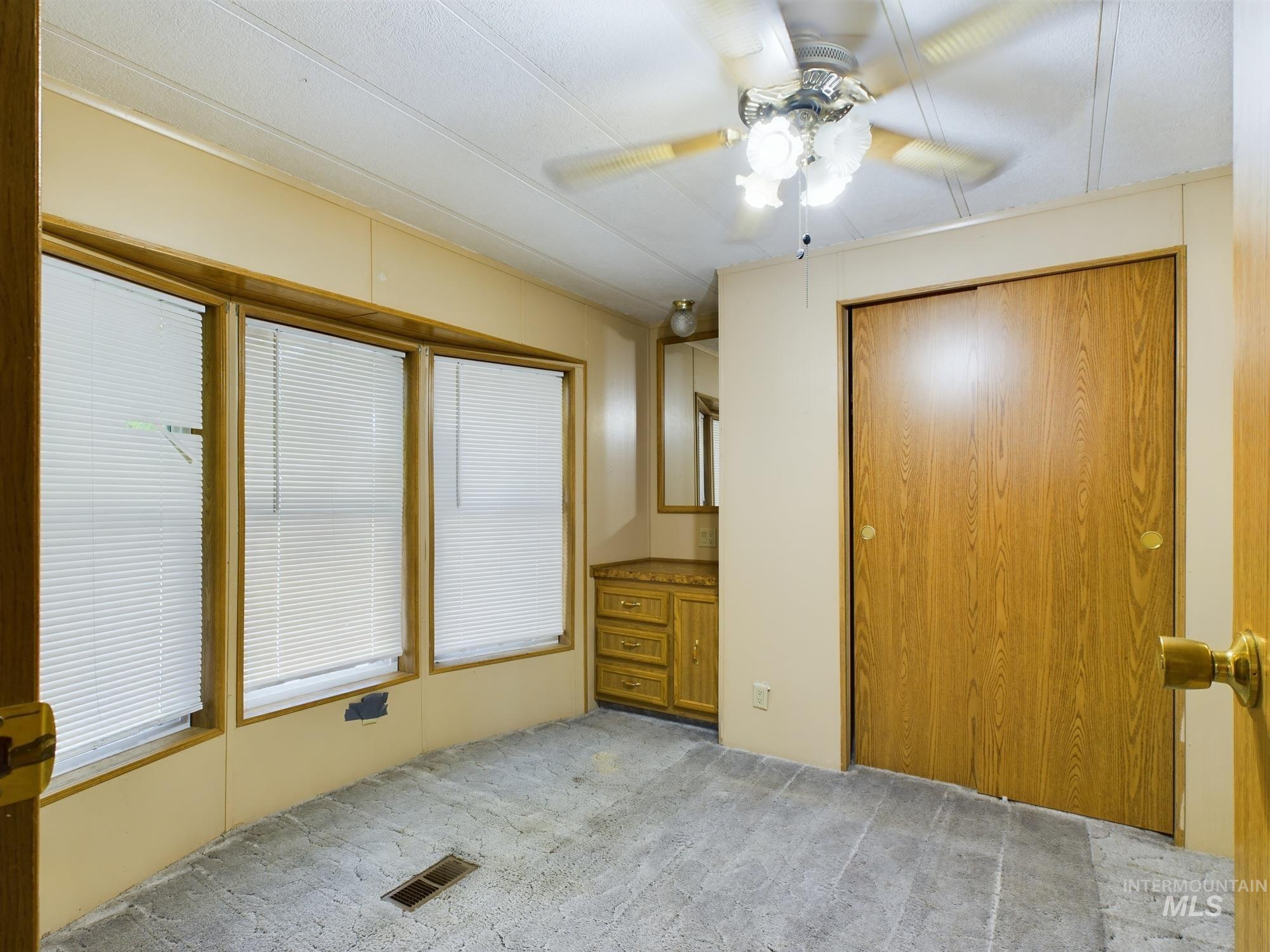 204 S Garden Court