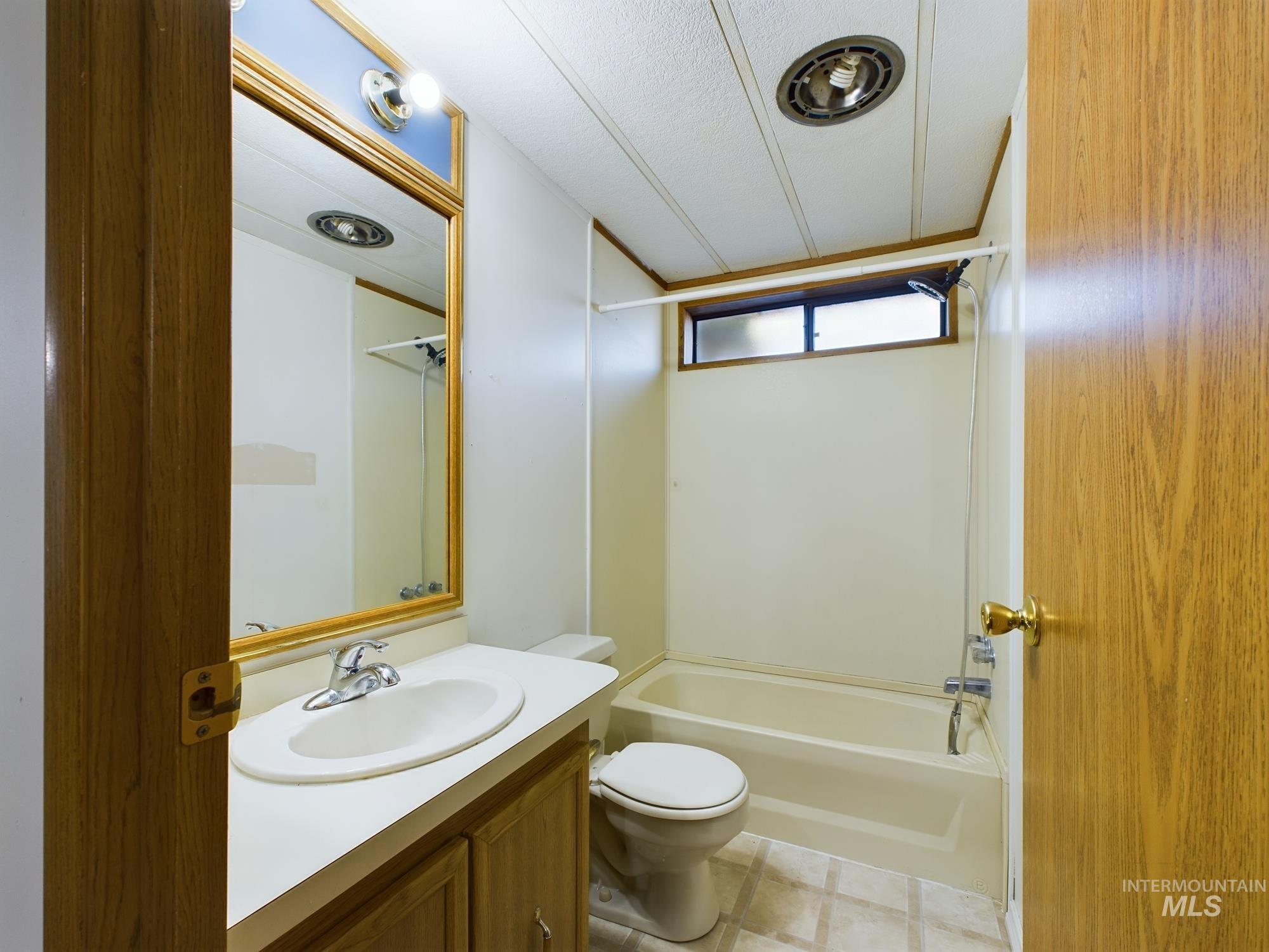 204 S Garden Court