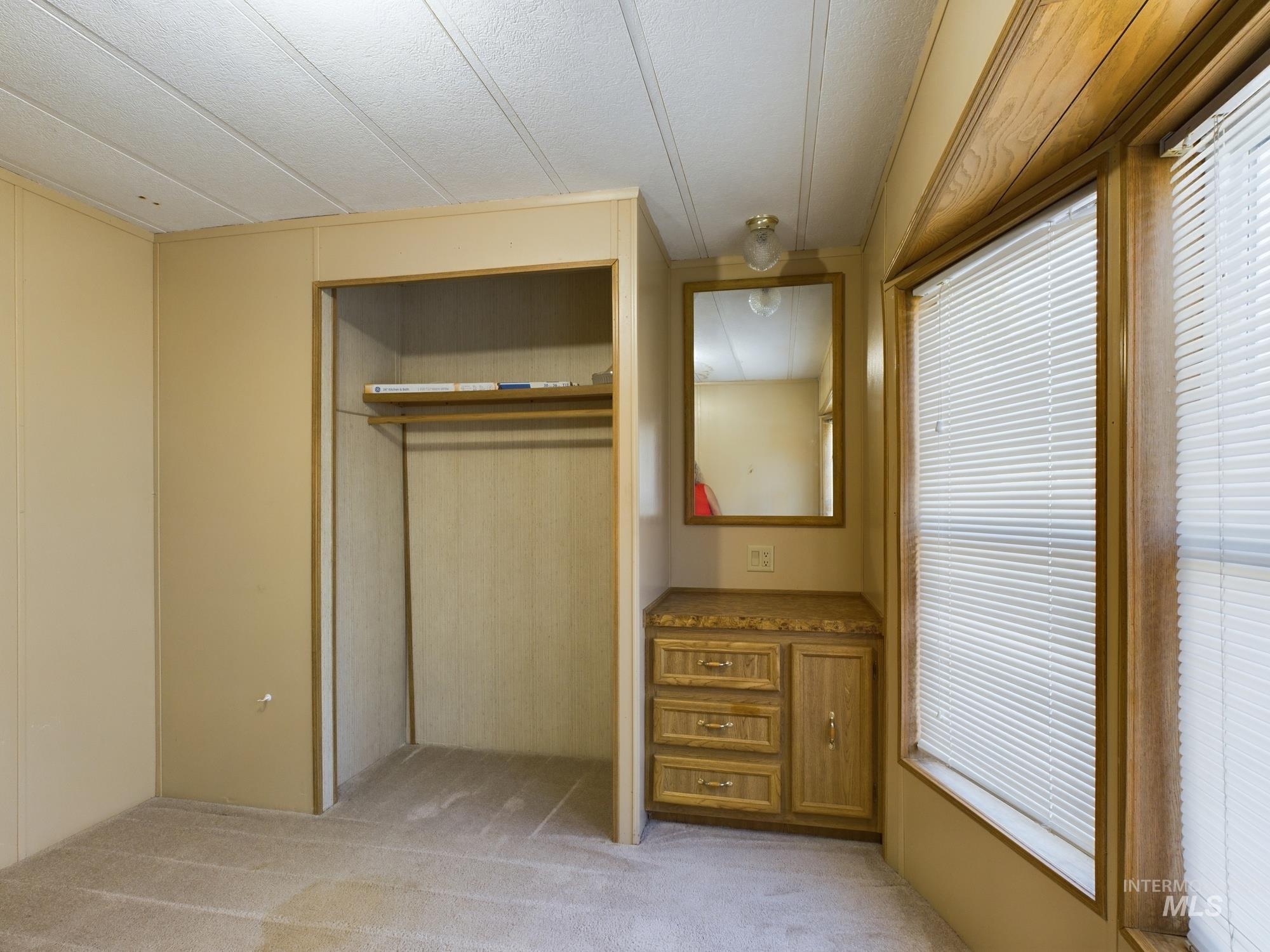 204 S Garden Court
