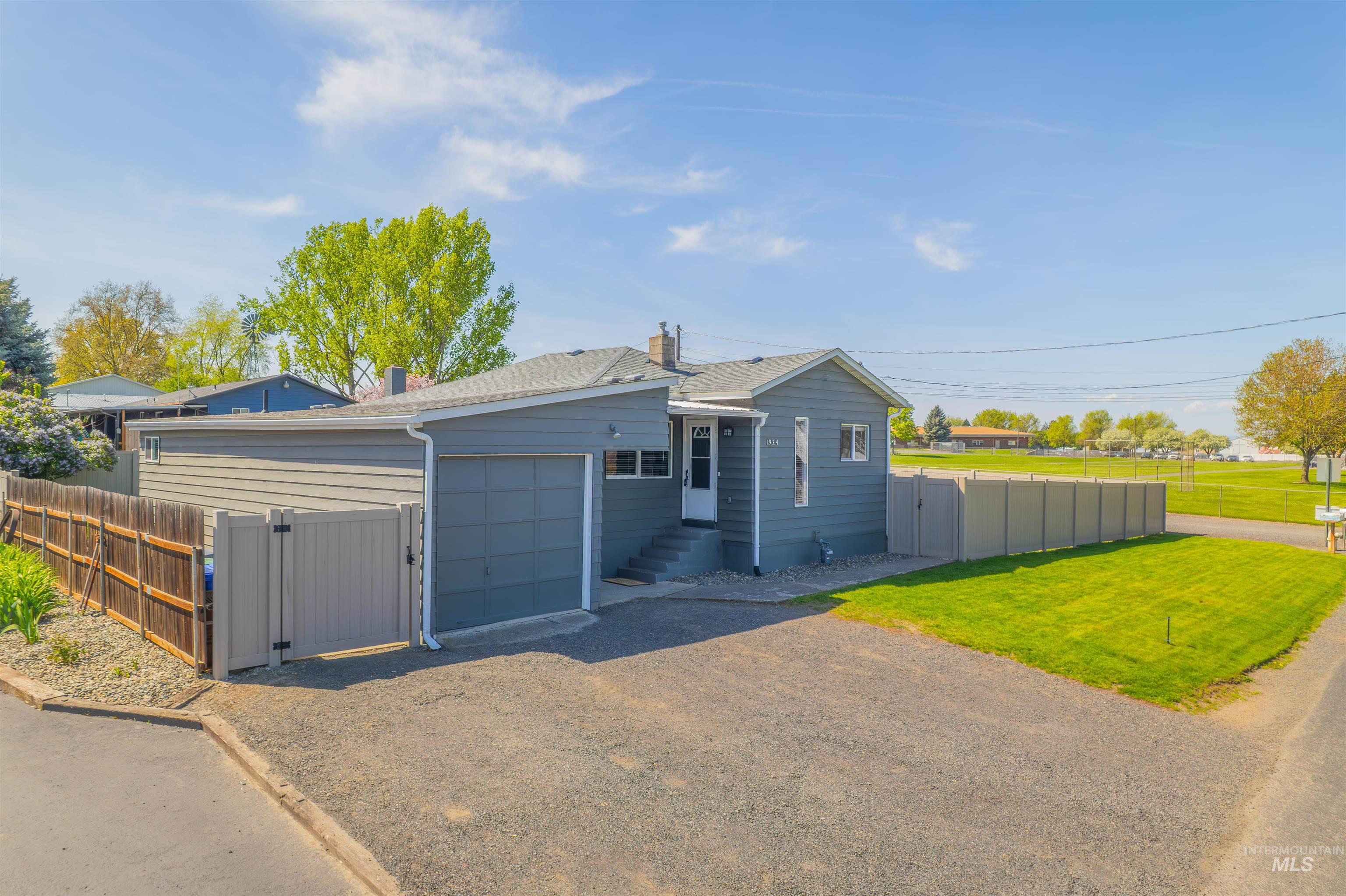 1924 Cedar Avenue