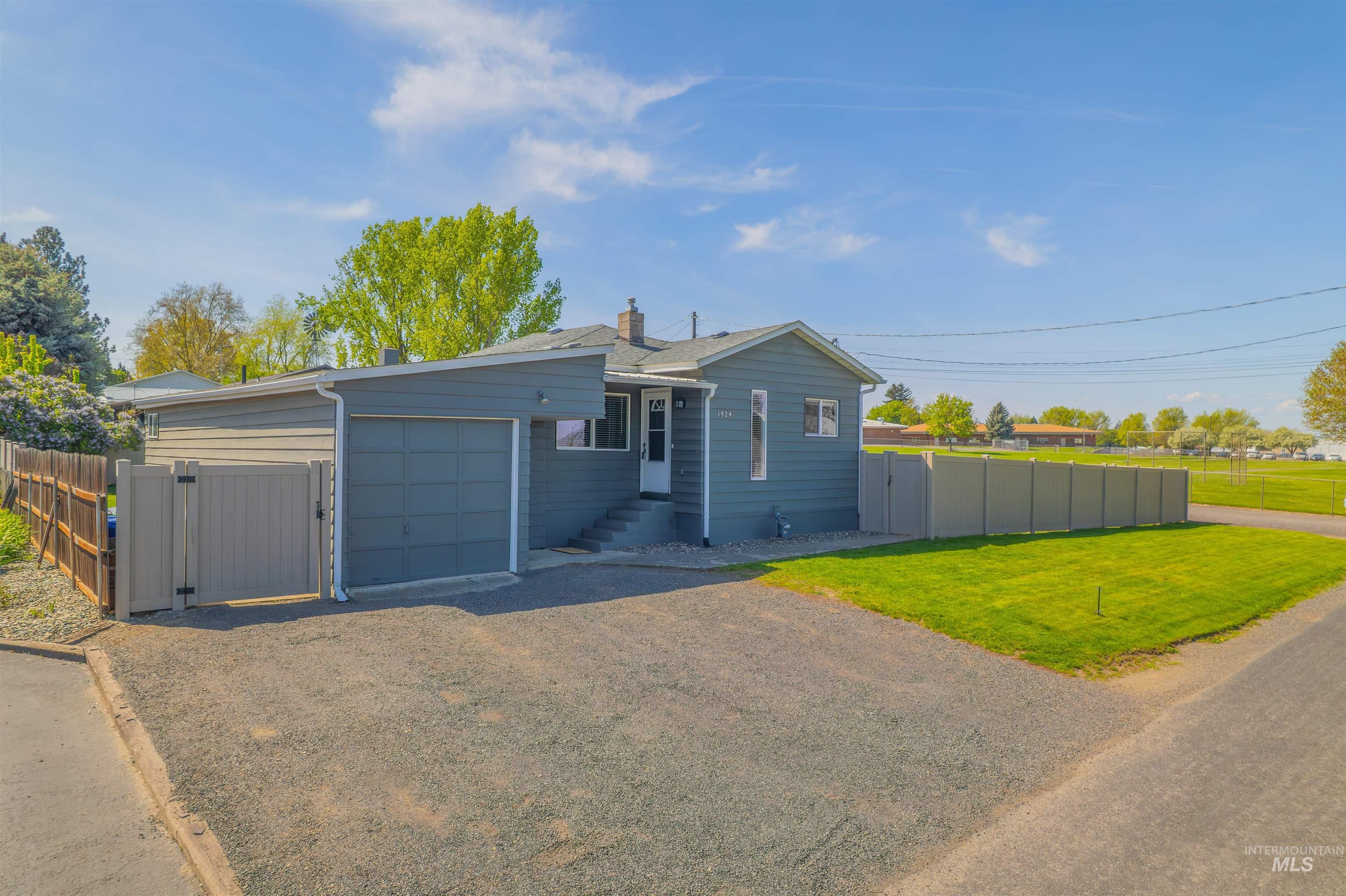 1924 Cedar Avenue