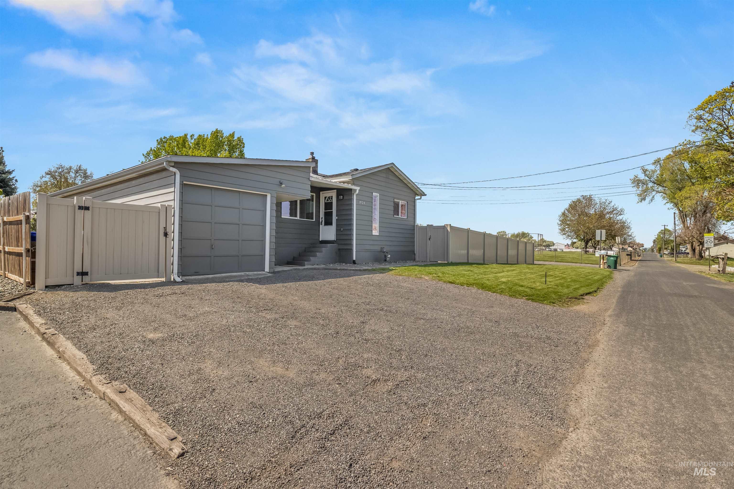 1924 Cedar Avenue