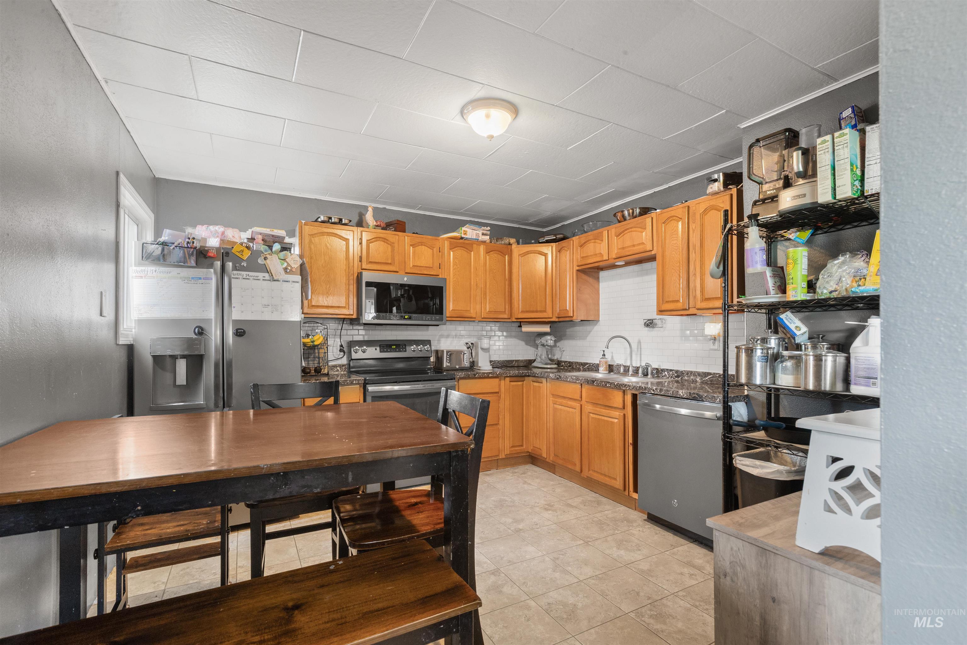 1412 Grelle Ave