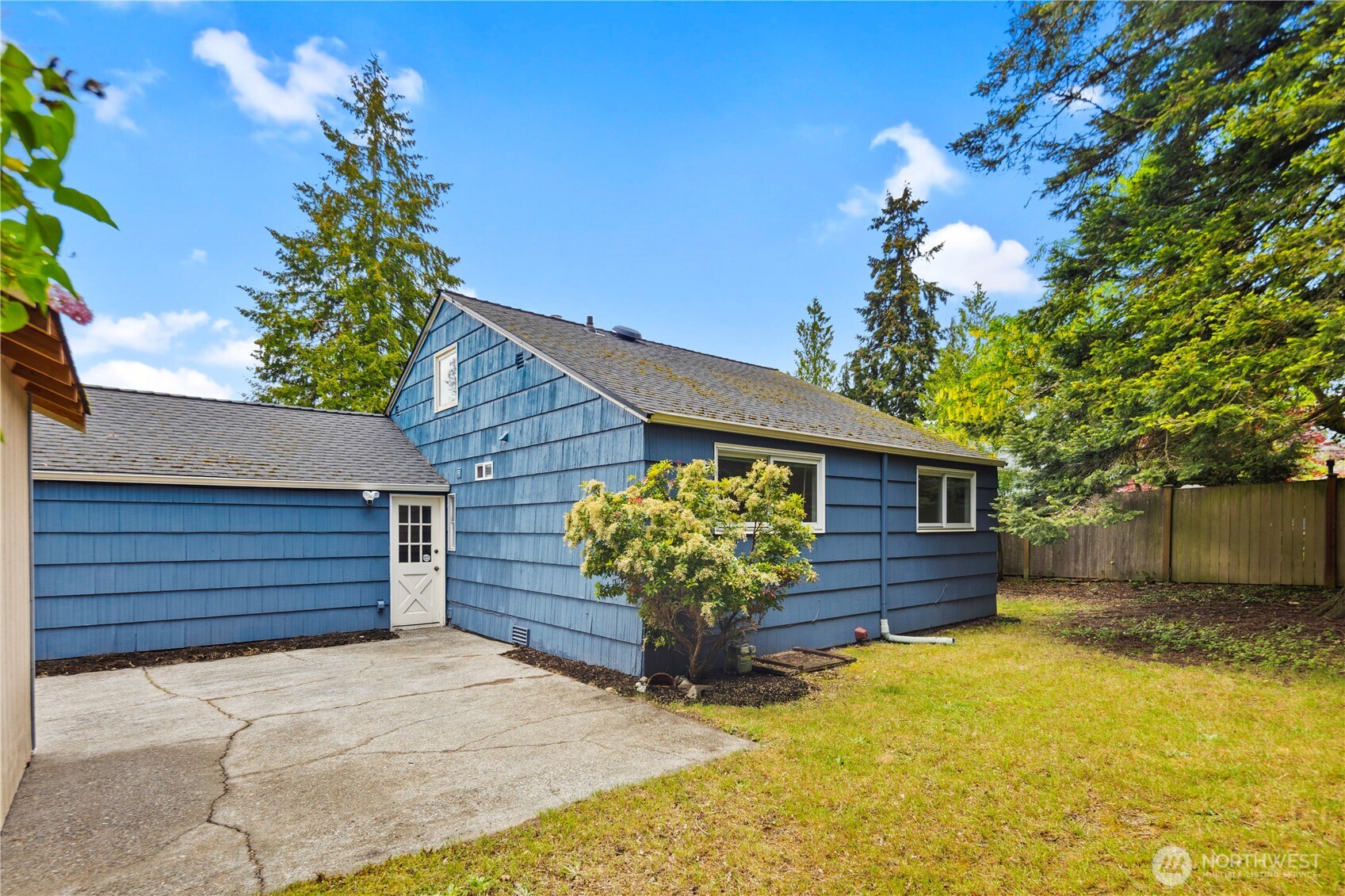 17036 14th Avenue NE