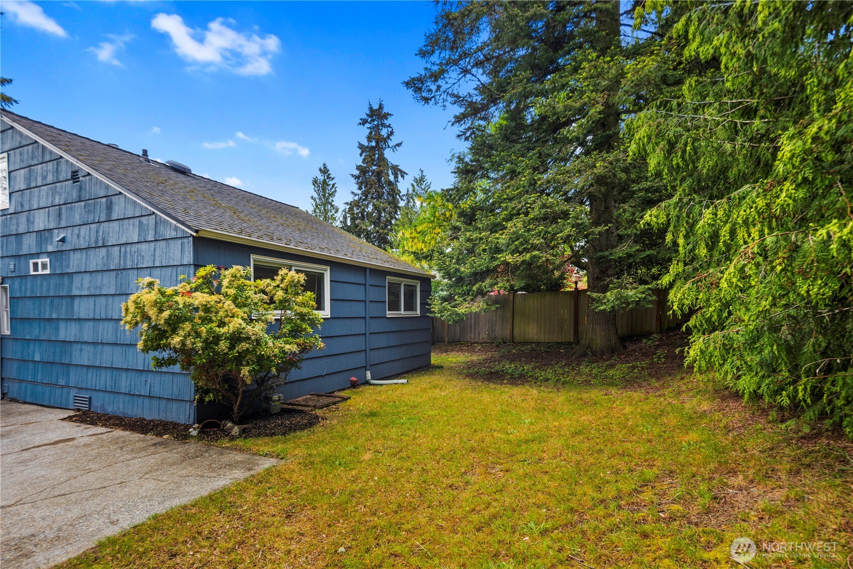 17036 14th Avenue NE