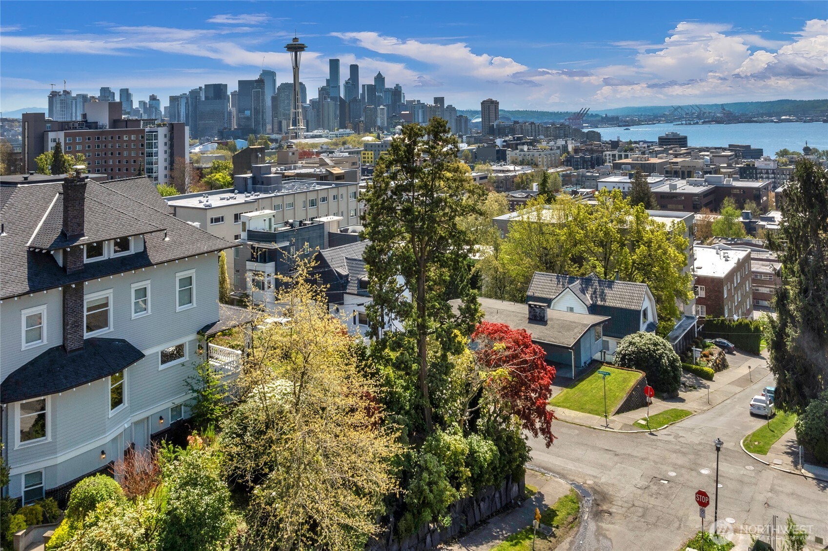 223 W Kinnear Place