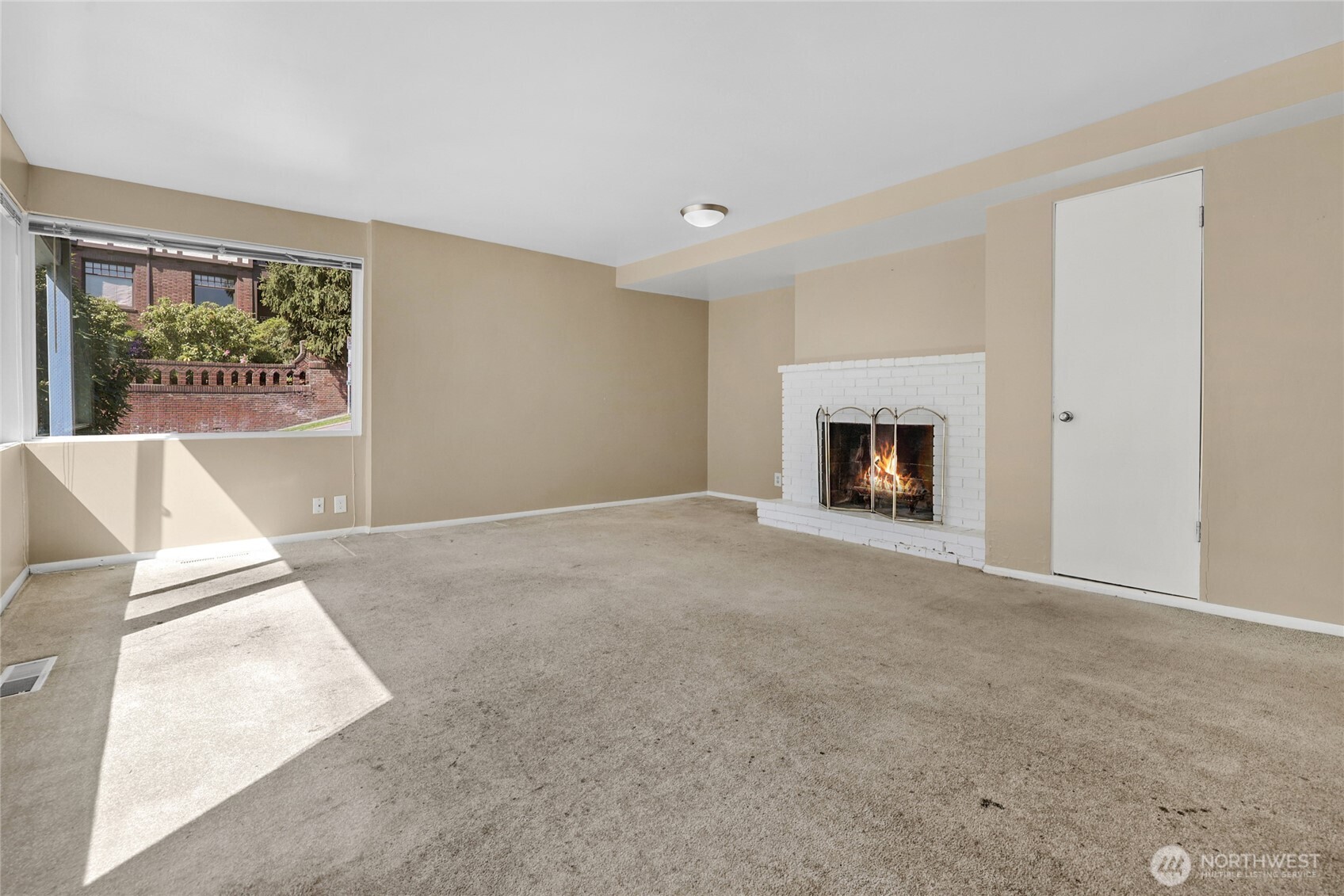 223 W Kinnear Place