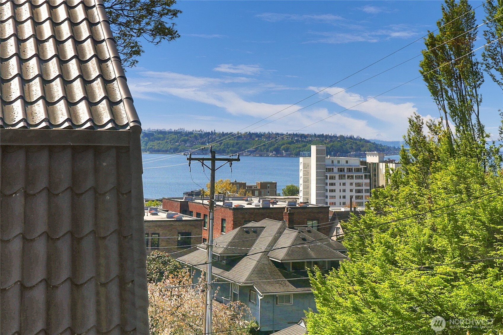 223 W Kinnear Place