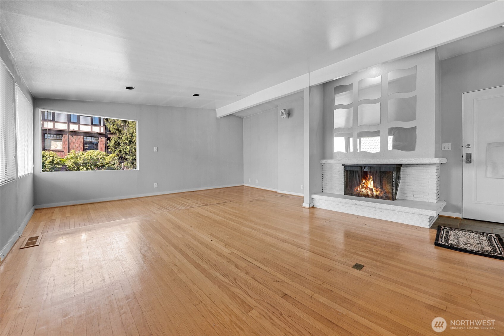 223 W Kinnear Place