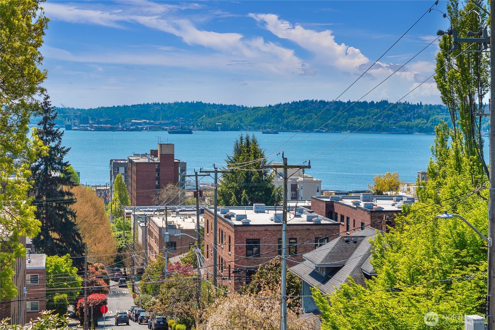 223 W Kinnear Place