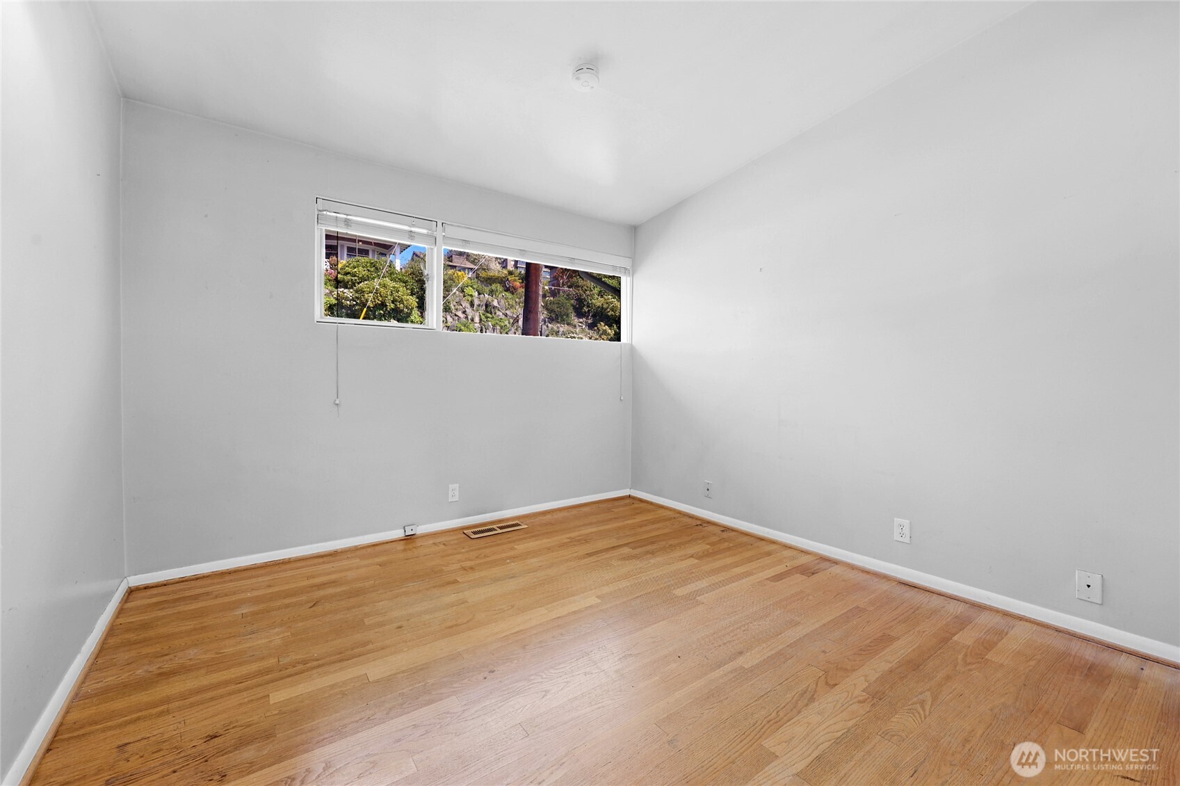 223 W Kinnear Place